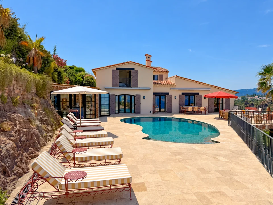 La maison et sa piscine