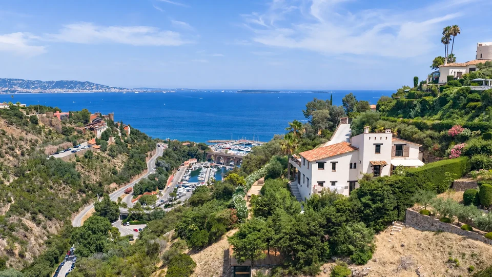 Le panorama depuis la villa vers le littoral de Théoule-sur-Mer